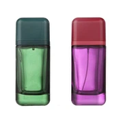 Стаклене боце са спрејом за парфеме